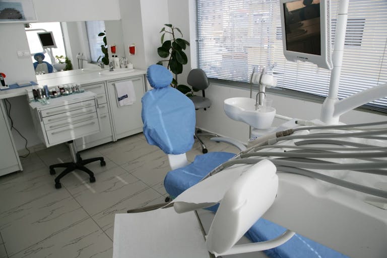 Dentital surgery chair